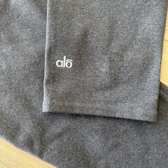 Alo Yoga Airbrush Capri Leggings Heather Gray M - Picture 8 of 11